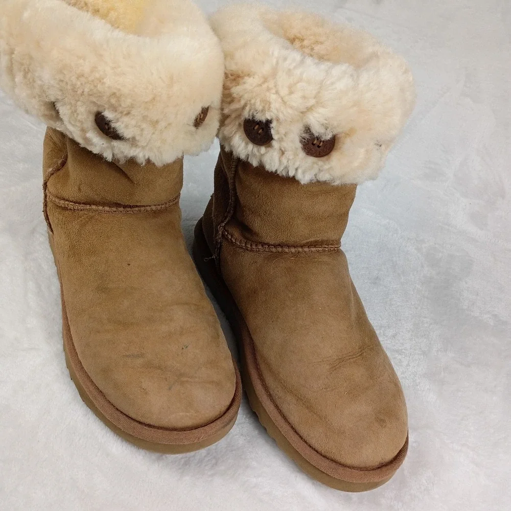 UGG Boots Womens 7‎ Chestnut  Shearling Cuff Button Suede Mid Calf